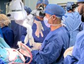 جامعة قناة السويس تنجح فى إجراء أول جراحة بـ"حالة اليقظة" لاستئصال ورم بالمخ