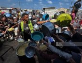 الأطباق فارغة والبطون جائعة.. معاناة الحصول على الطعام فى غزة 