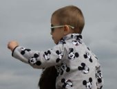 زوجان يتخليان عن ابنهما في المطار لانتهاء صلاحية جواز سفره.. والشرطة تتدخل