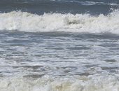 سحب شديد فى شواطئ رأس البر وتحذيرات من نزول الشاطئ