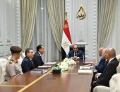 الرئيس السيسى يوجه بجذب الخطوط الملاحية العالمية لدعم التنمية الشاملة.. خطة متكاملة لتطوير الموانئ من جرجوب إلى أبو قير وبورسعيد وبرنيس.. وافتتاح مونوريل شرق النيل نوفمبر 2025 والقطار السريع يدخل الخدمة 2026