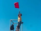 رفع الرايات الحمراء على شاطئ رأس البر وتحذيرات من نزول البحر رفع الرايات الحمراء على شاطئ رأس البر وتحذيرات من نزول البحر