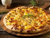 طريقة عمل البيتزا بالبطاطس بدلاً من العجينة.. مشبعة ومريحة للمعدة