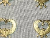 مقتنيات المتحف المصرى.. أزواج من التمائم الذهبية تعود للملك بسوسنس الأول