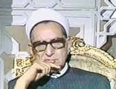 الشيخ الباقورى اصطحب زوجته للمسرح وأم كلثوم لعبت مع أحفاده ونجاة غنت فى بيته