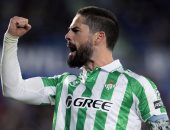 ريال بيتيس يجدد عقد إيسكو حتى 2028 رغم إصابته الطويلة