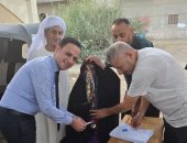 مستشار يخرج لمسنة عمرها 114 سنة للتصويت بانتخابات الشيوخ فى القنطرة غرب