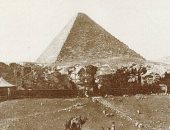 مشهد نادر.. أول صورة لهرم خوفو بطريقة الداجيروتيب