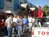 ضبط ومصادرة 162 مخالفة فى حملة مكبرة لرفع الإشغالات بمركز أخميم فى سوهاج