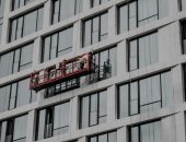 صينية تدخل فى حالة اكتئاب بعد أن رآها عمال تنظيف النوافذ بملابس النوم