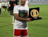 رشاد المتولى يحصل على جائزة أفضل لاعب فى مباراة مودرن وحرس الحدود