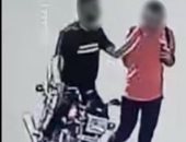 بعد انتشار لقطات للواقعة.. الحبس 6 سنوات للمتهم بسرقة هاتف من شاب وتهديده بسلاح فى الأميرية