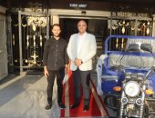 لفتة إنسانية من محافظ القليوبية.. تروسيكل ومساعدة مالية لابن ضحية حريق القناطر