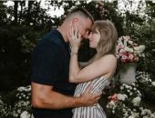 هل تخطط نتفليكس لإنتاج وثائقى عن زفاف تايلور سويفت وترافيس كيلسى؟