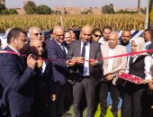 الزغاريد باستقبال وزير التعليم ومحافظ القليوبية خلال افتتاح مدرستين بكوم الأطرون فى طوخ