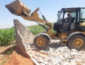 إزالة 11 حالة تعد على الأراضى الزراعية وأملاك الدولة بـ5 قرى فى سوهاج