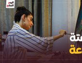 عالية ولدت بلا صوت لكنها حوّلت الصمت لفن ورسالة بدعم أهلها "فيديو"