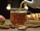 مشروبات دافئة بالقرفة والتفاح لمواجهة تقلب الطقس فى الخريف