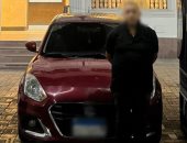 فى مشهد وثقته الكاميرات.. ضبط لص سرق طلبات من دراجة توصيل وهرب