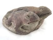 اكتشاف قطعة أثرية على شكل ضفدعان عمرها 3800 عام فى بيرو