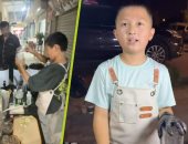 طفل صينى يكسب 550 دولارا شهريا من بيع الشاى بالحليب وأمه تشيد ببراعته