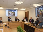 محافظ القليوبية ونائب وزير النقل يبحثان إنشاء كوبرى أعلى مزلقانى قليوب المحطة وعرب العراقى