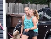 توأم أمريكى ملتصق تتحدثان عن صورتهما مع رضيع.. يا ترى ابنهم؟