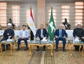 وزيرا الزراعة والشؤون النيابية يتفقدان محطة تعاونية لإنتاج وتعبئة الخضراوات فى إيطاليا