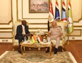 وزير الدفاع يلتقى وزير المالية والتخطيط والقائم بأعمال وزير الدفاع لجمهورية غانا