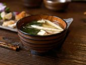 مراهق يابانى يسمم حساء عمه لعدم تحمل "شخيره".. والشرطة تلقى القبض عليه