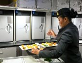 أغرب وجبات تقدم على الطائرات حول العالم.. كباب وذرة وحساء جرير