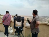 معهد الفلك يبدأ رصد خسوف القمر بشاشة عرض ويستقبل وفودا عربية وأجنبية