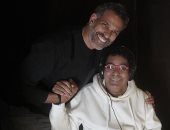 إيهاب عبد الواحد: فخور بتعاوني مع محمد منير وانتظروا أغنيات جديدة