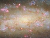 ناسا تلتقط صورة مذهلة للمجرة NGC 7456 على بُعد 51 مليون سنة ضوئية