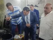 غلق منشأة تعيد تعبئة الزيوت وضبط 8 أطنان منتجات غذائية فاسدة فى أوسيم