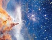 تلسكوب جيمس ويب يلتقط مشهدًا مذهلًا لـ”سديم الكركند” وأكبر نجومه