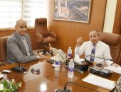 محافظ بورسعيد يناقش آليات تطوير منظومة الخدمات الإلكترونية المقدمة للمواطنين