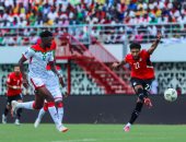 كاف: مصر أضاعت حسم التأهل ضد بوركينا فاسو.. وإصابة عمر مرموش نقطة تحول