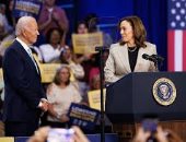 هاريس تكشف مكالمة بايدن الصادمة لها قبل دقائق من مناظرتها مع ترامب