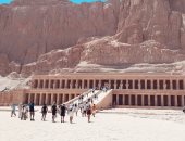 الأقصر تتلألأ.. أفواج السياح تزين معابدها ومقابرها الفرعونية (صور)