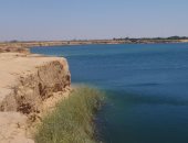 بحيرة البهنسا تتحول إلى قبلة للزائرين.. والمحافظة تحذر من التعامل مع المياه