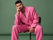 أحدث ظهور للفنان محمد أنور بإطلالة جديدة.. بدلة وكوتشي بمبي