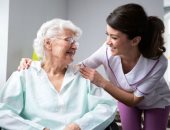 حقوق للمسنين بالقانون.. إعفاء جزئى من رسوم اشتراك المسارح والمواصلات العامة