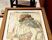 مقتنيات المتحف المصرى.. قطعتان من الجص الملون لأسيرين مقيدين