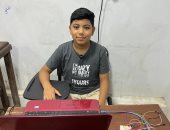 طفل بدماغ كمبيوتر يقوم بتكوين إشارة مرور والتحكم بها فى دقائق بالدقهلية