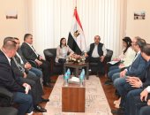 وزير قطاع الأعمال: المشروع القومى يستهدف استعادة الريادة العالمية فى صناعة الغزل