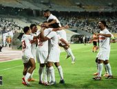 الزمالك يكتسح المصري بثلاثية مثيرة ويعتلي صدارة الدوري من جديد