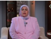 كيفية التعامل مع الزوج البخيل؟.. واعظة بالأزهر تجيب