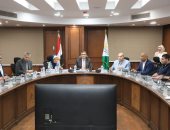 محافظ الجيزة يناقش مقترحات تطوير منطقة عزبة الصفيح فى أبو رواش