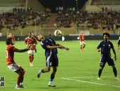 الأهلى يتقدم على إنبى 1-0 بالشوط الأول.. والفار ينقذ الشناوى من الطرد المباشر.. صور 